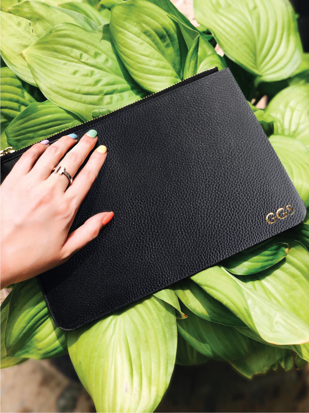 CLUTCH NEGRO BOLD SERIF
